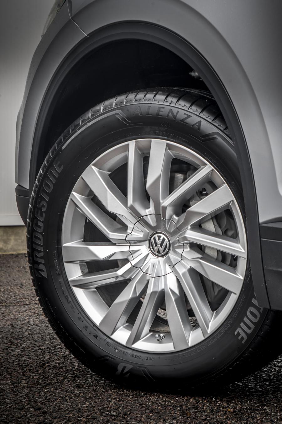 Колеса Volkswagen Touareg SE 2019 года  (UK) (фото 2 из 16)